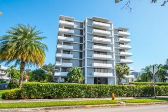 Building Photo - Legacy at South Miami