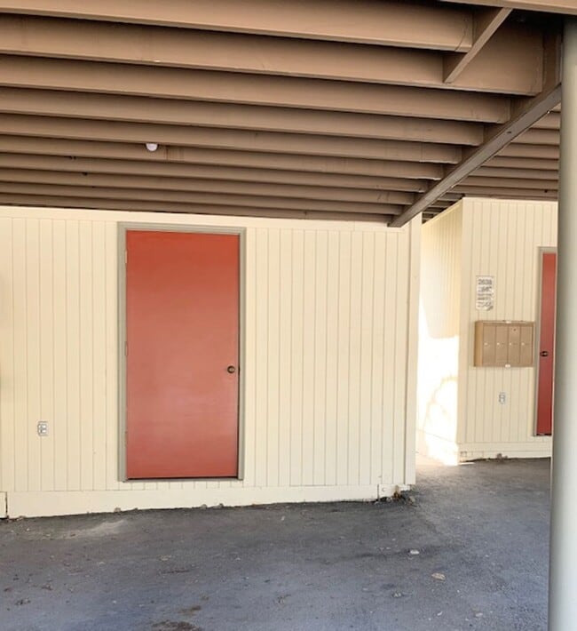 Building Photo - Inviting 2BR Gem with Balcony Views in For...