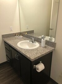 Building Photo - 200 E 10th St