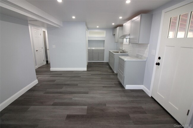 Building Photo - 26 Circle Dr