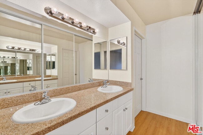 Building Photo - 21450 Burbank Blvd