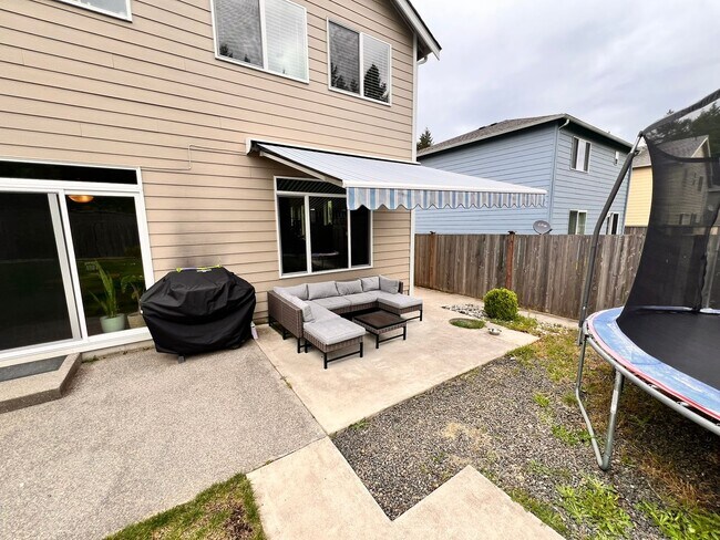 Building Photo - Spacious 3BR/2.5BA w/ Open Floor Plan, Fenced Yard, Office Nook & Garage