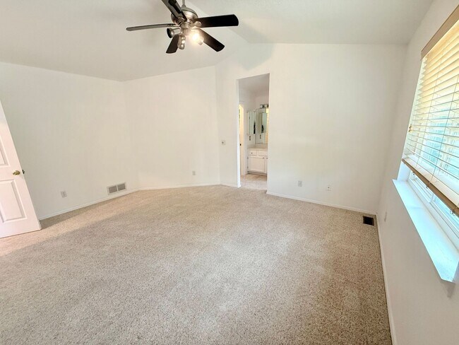 Building Photo - 537 Canyon View Dr