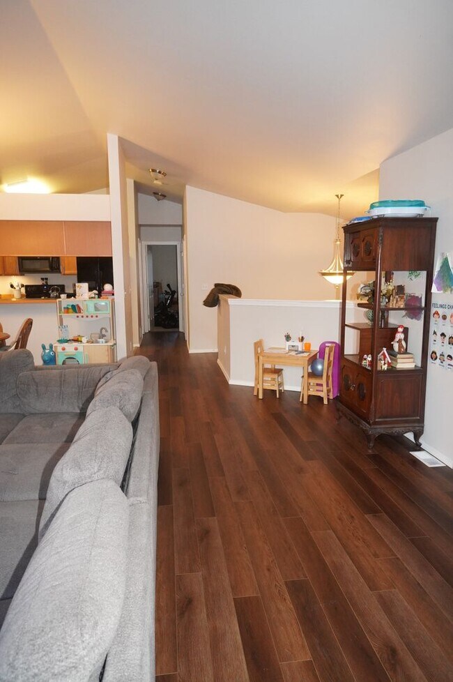 Building Photo - 4 Bedroom Eagle River Home!