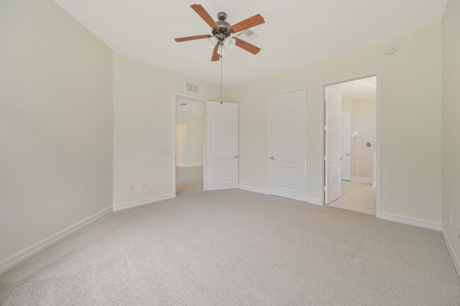 Building Photo - **Coach Home in Jonathans Bay - 3/2 + Den -  Water Views - 2 Car Garage**