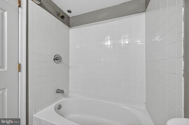 Building Photo - 16611 Geddy Ct