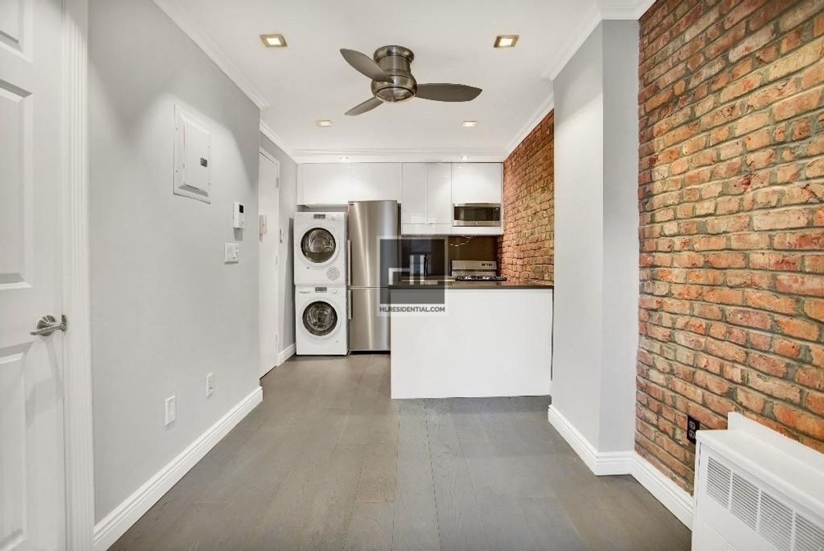 Building Photo - East 5th Street