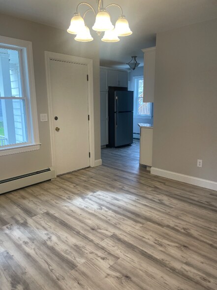 Primary Photo - 57 East Ave