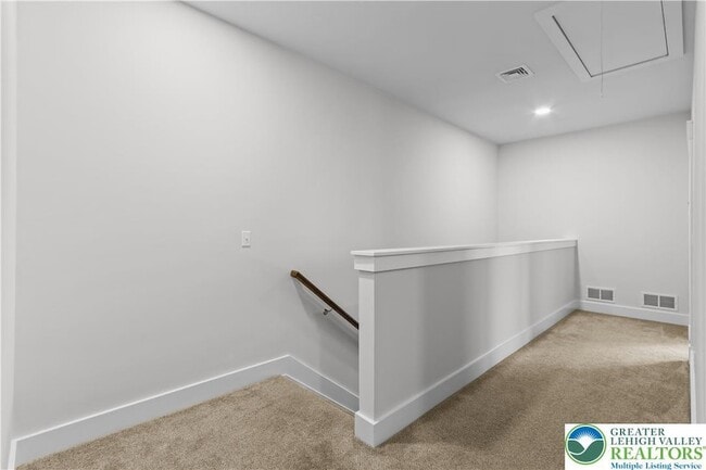 Building Photo - 1674 Best Pl