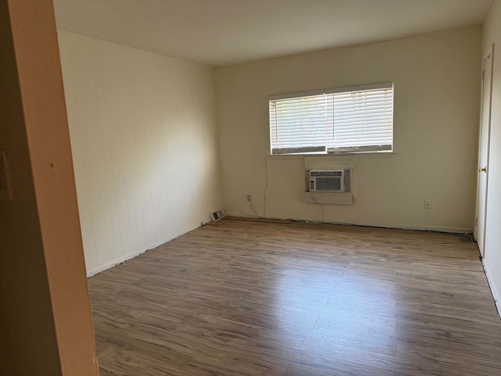 Building Photo - 6419 Tulip St