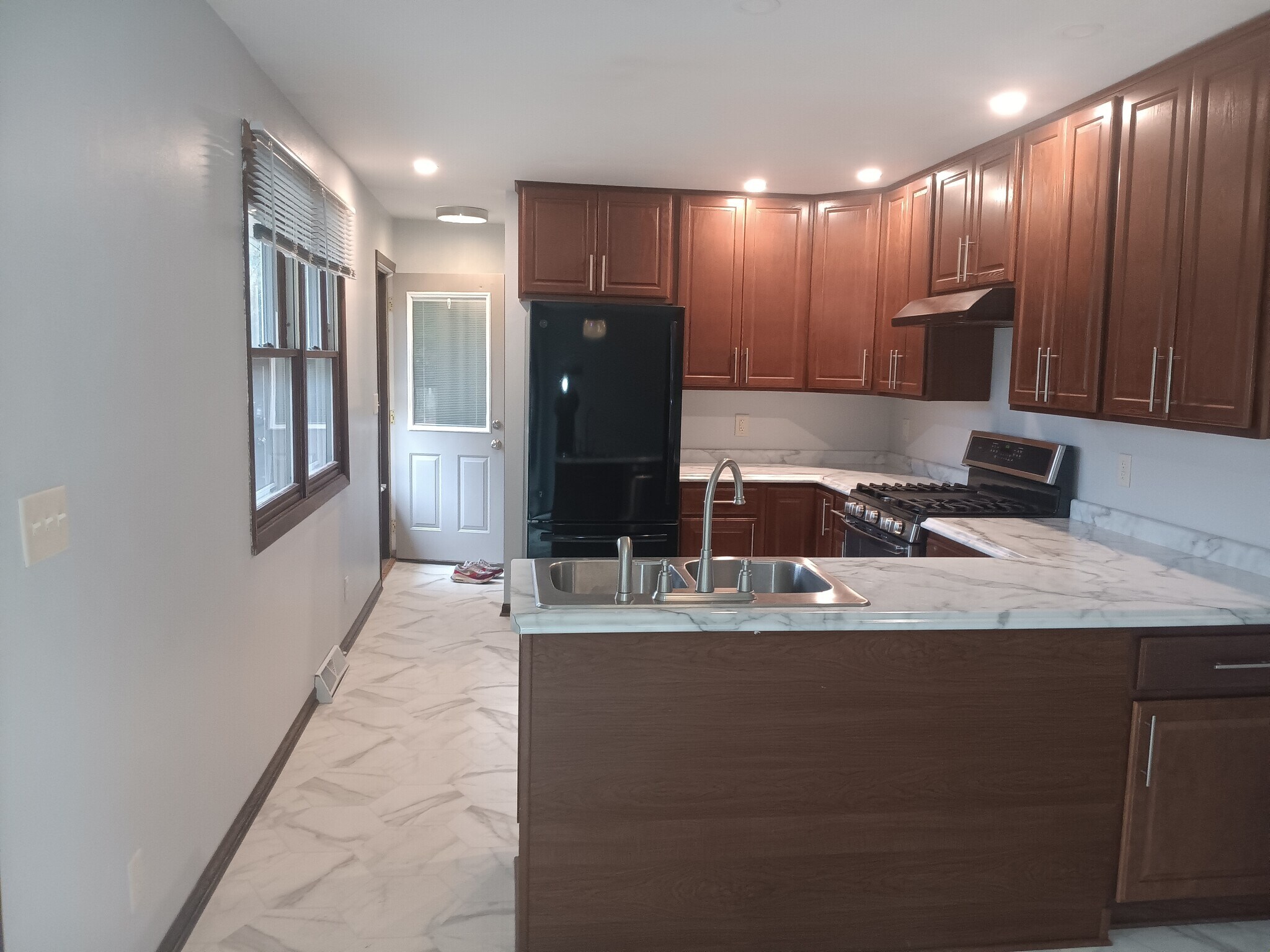 Building Photo - 117 Hilly Oak Dr