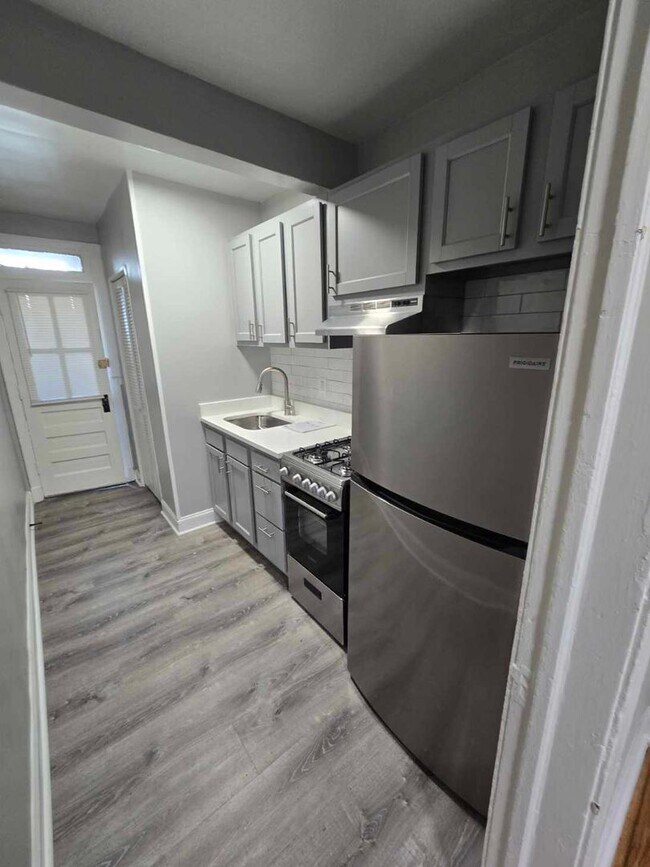 Building Photo - 1128 16th St NE