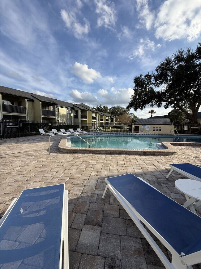 Building Photo - 942 N Lake Destiny Rd