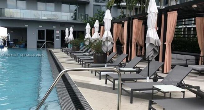 Building Photo - 121 NE 34th St