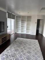 Building Photo - 100 S Doheny Dr