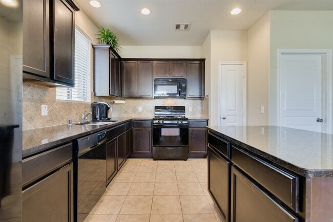 Building Photo - 8127 Running Brook Ln