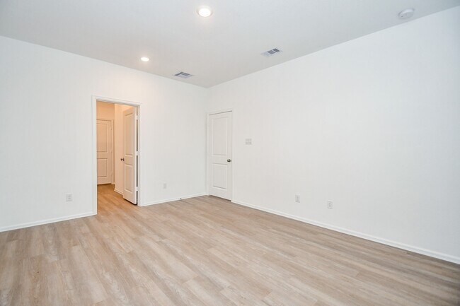 Building Photo - 5240 Pine Pass Dr