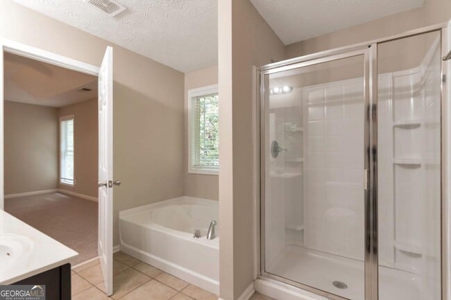 Building Photo - 2020 Briar Creek Ct NE