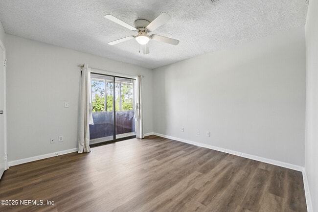 Building Photo - 2505 Waters Edge Dr