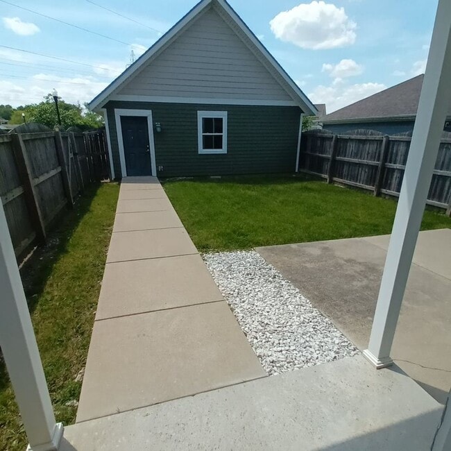 Building Photo - 3 Bd 2.5 Ba