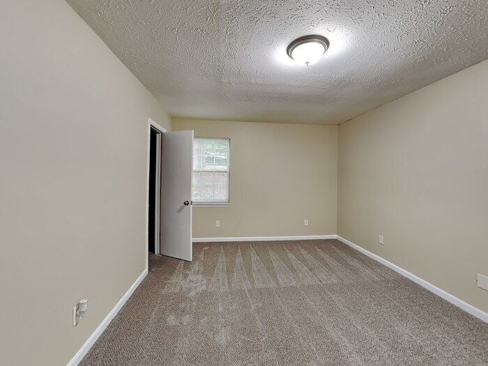 Building Photo - 2800 Alexandria Dr SW