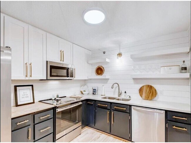 Building Photo - 121 Washington Ave S