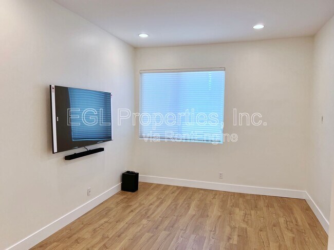 Building Photo - 16123 W Sunset Blvd