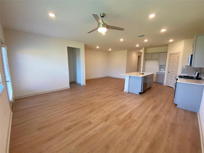 Building Photo - 2205 Sisterdale Ln
