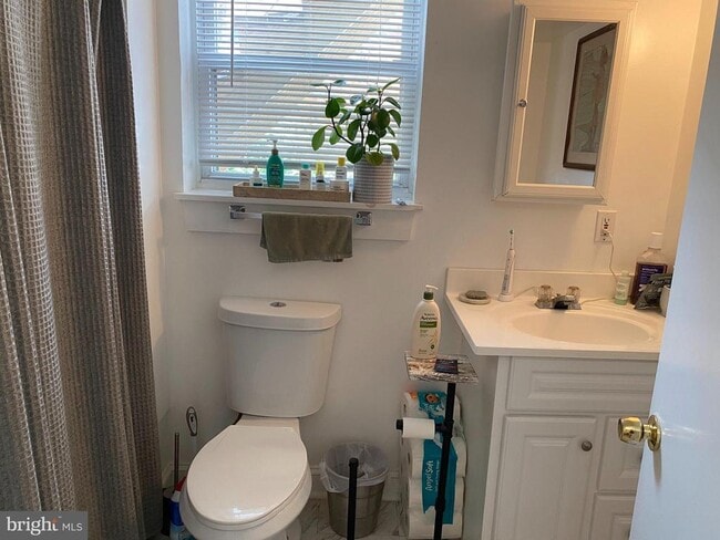 Building Photo - 229 S Ann St