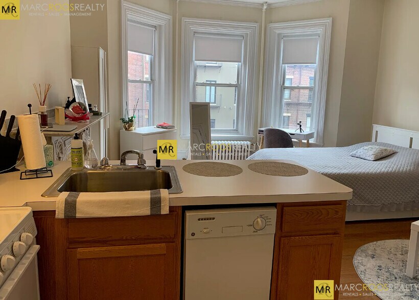 Building Photo - 307 Beacon St