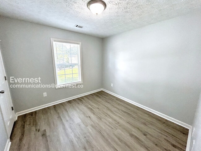 Building Photo - 242 Bridgeport Ln