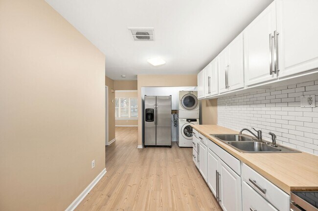 Building Photo - 163 Spruance Rd