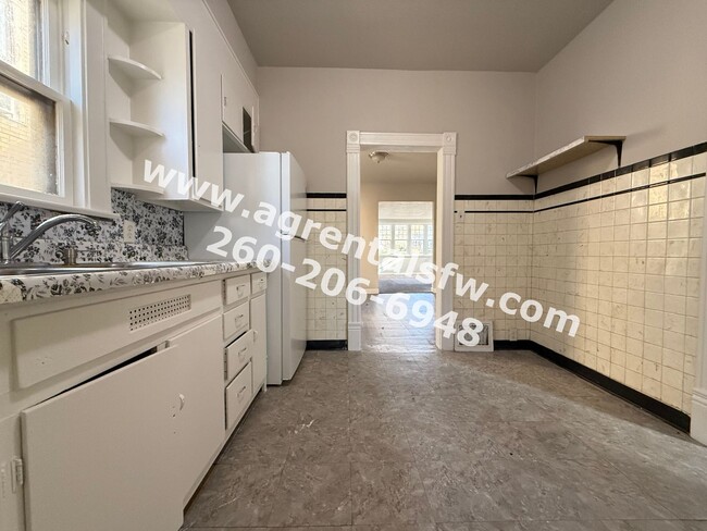 Building Photo - 2 Bedroom House - $300 off first months rent