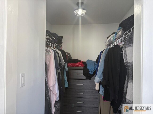 Building Photo - 802 Lindsey Ct