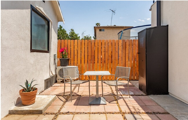 Common Resident Space - 1005 Calzona St