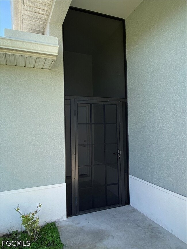 Building Photo - 2215 Hogan Dr