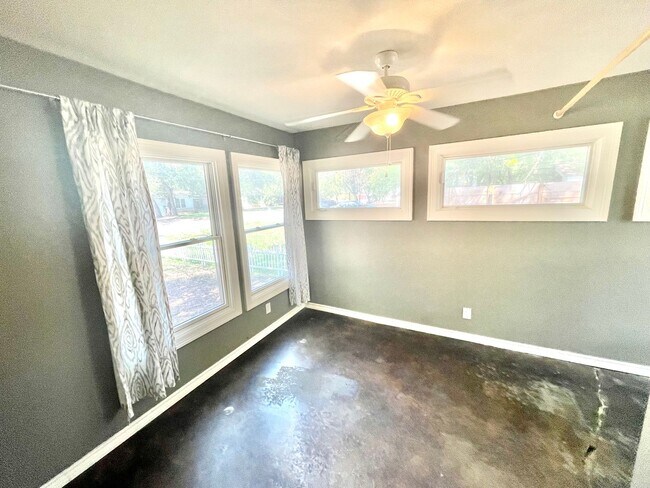 Building Photo - South Central Cottage in Austin