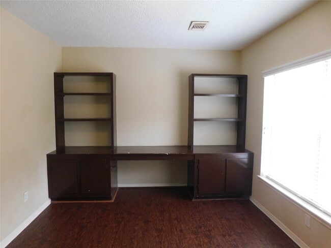 Building Photo - 3303 Rimrock Dr