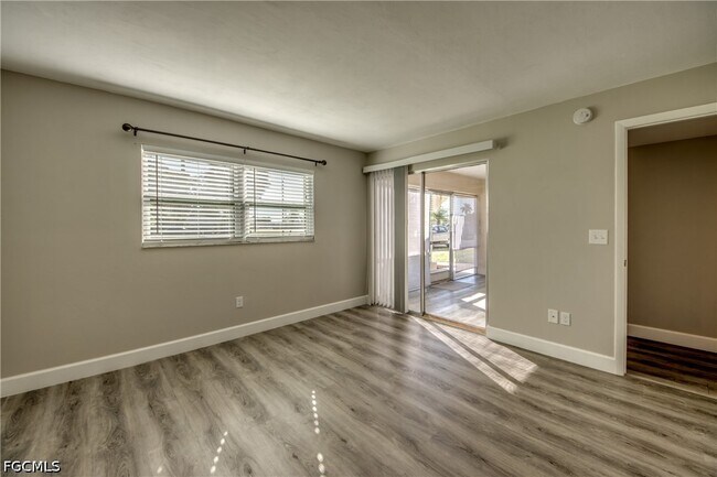 Building Photo - 2526 SE 16th Pl