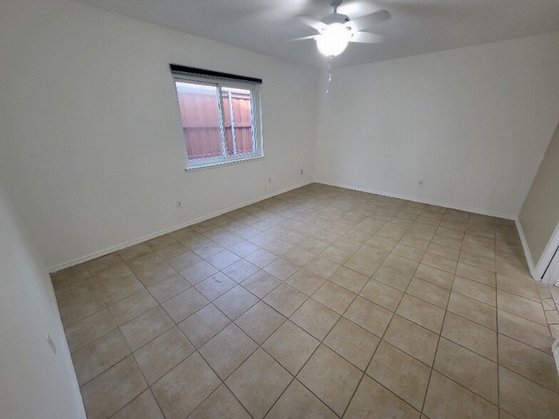 Building Photo - 5208 Pruitt Dr