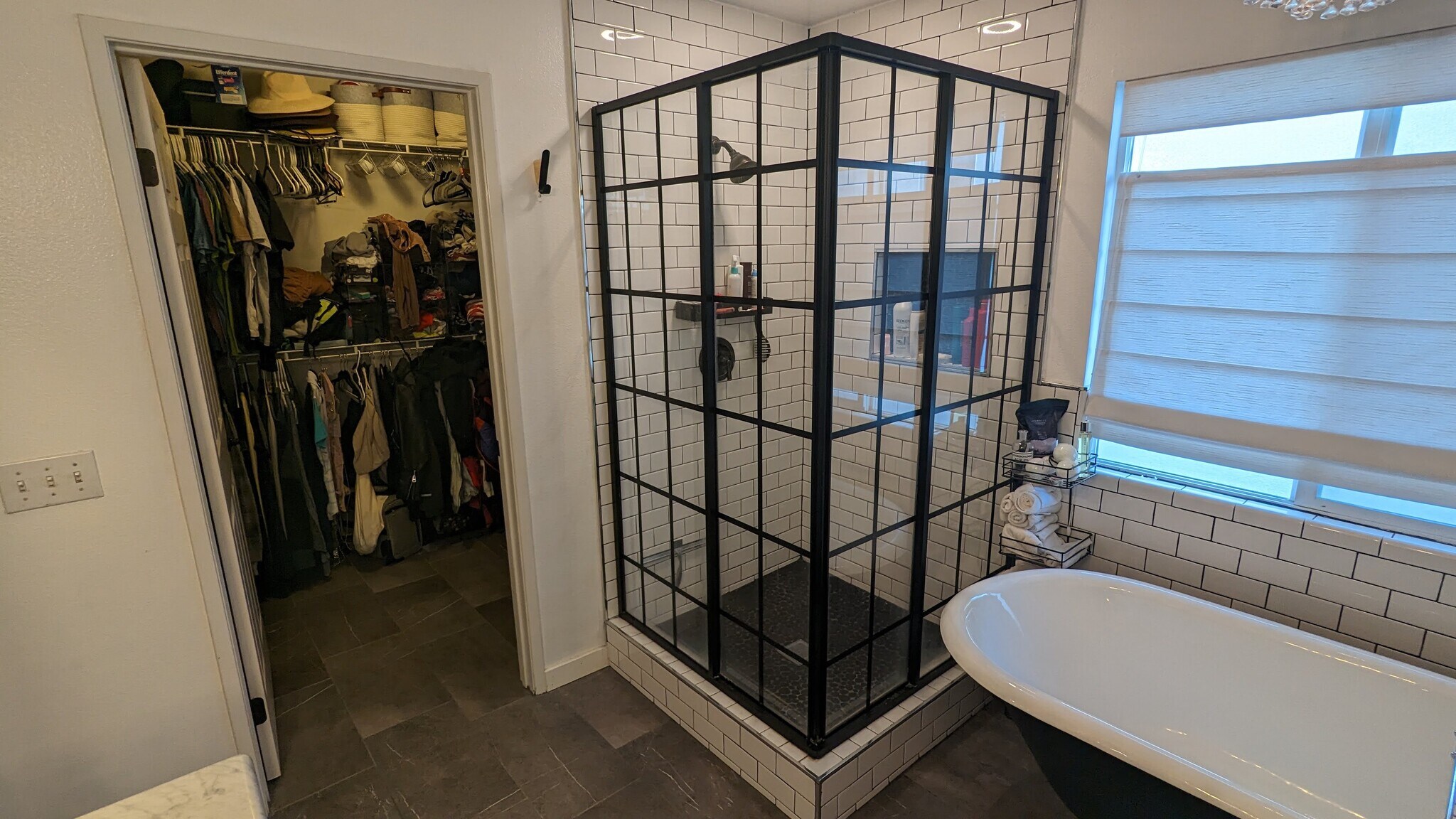 Building Photo - 1554 Plymouth Ln