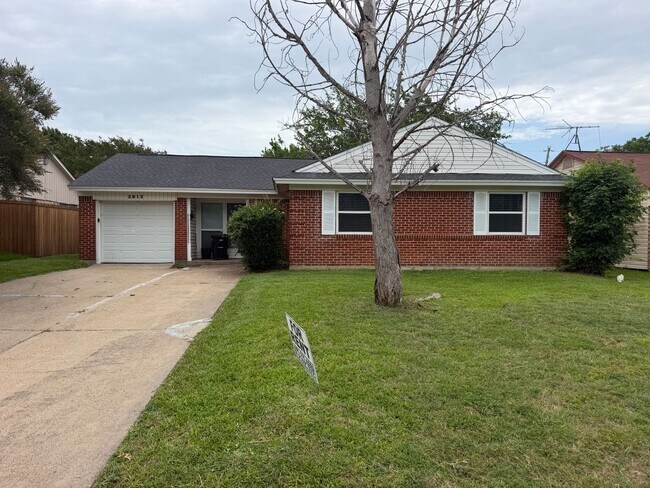 Building Photo - 2812 Bamboo St