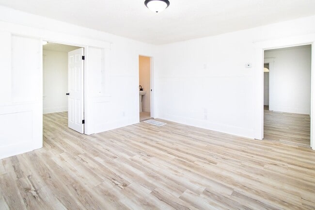 Building Photo - 203 E Vassar St