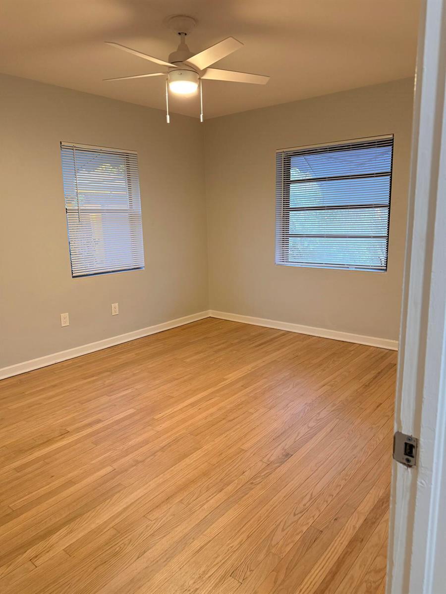 Building Photo - 926 N B St