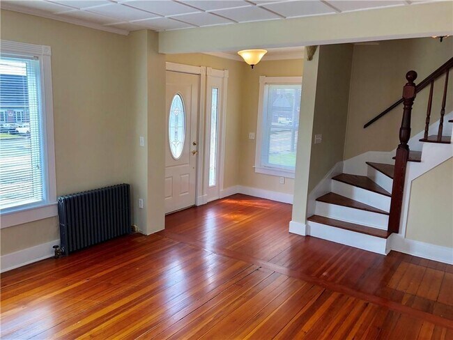 Building Photo - 673 Aquidneck Ave