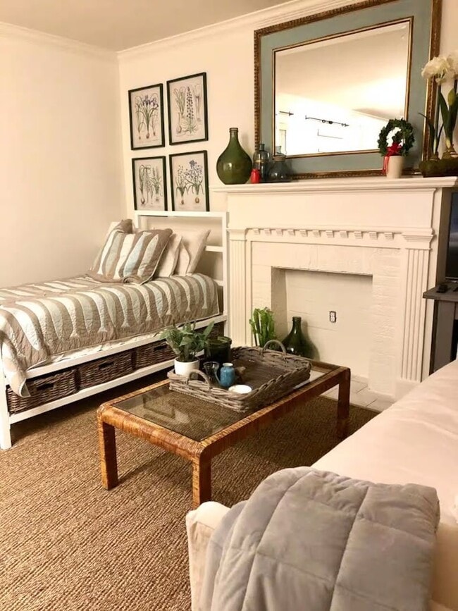 Building Photo - Available June 2026 – Furnished 1BR in Hundred Oaks | Utilities Included