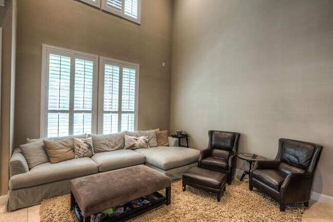 Building Photo - 1043 Memorial Village Dr