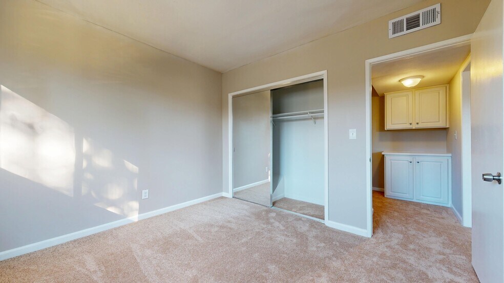 Building Photo - 20251 Cohasset St