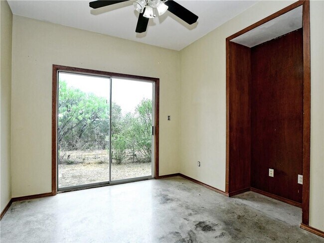 Building Photo - 605 Echo Dr