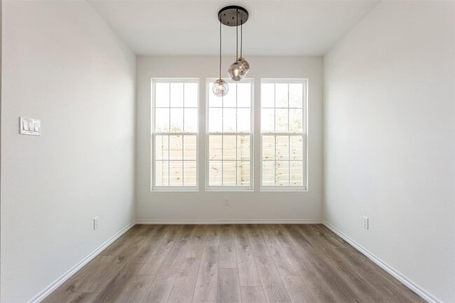 Building Photo - 5508 Oakmont St